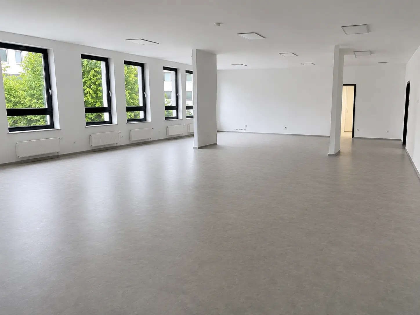 Leergeräumte Bürofläche nach der gewerblichen Entrümpelung